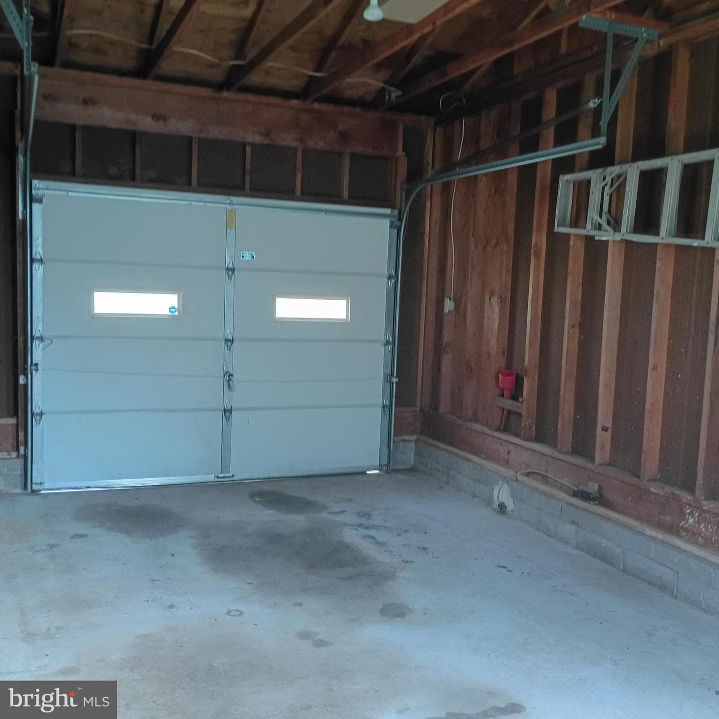 197 Llewellyn Road photo 34