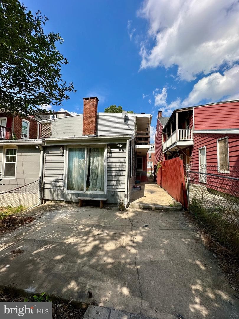 538 N Pershing Avenue photo 26