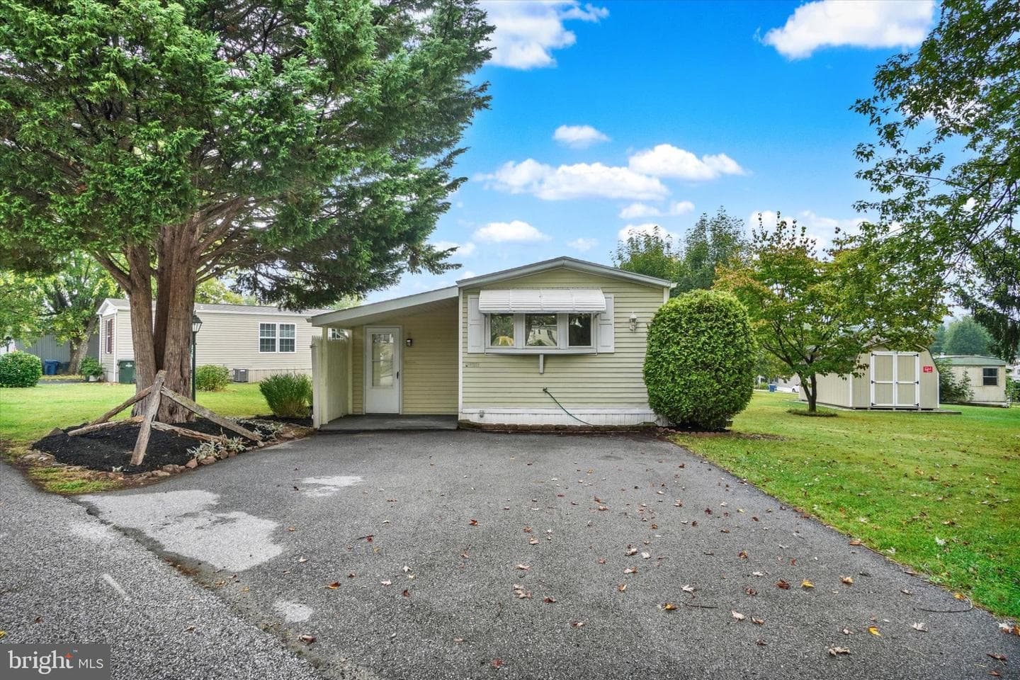 209 Holly Drive photo 2