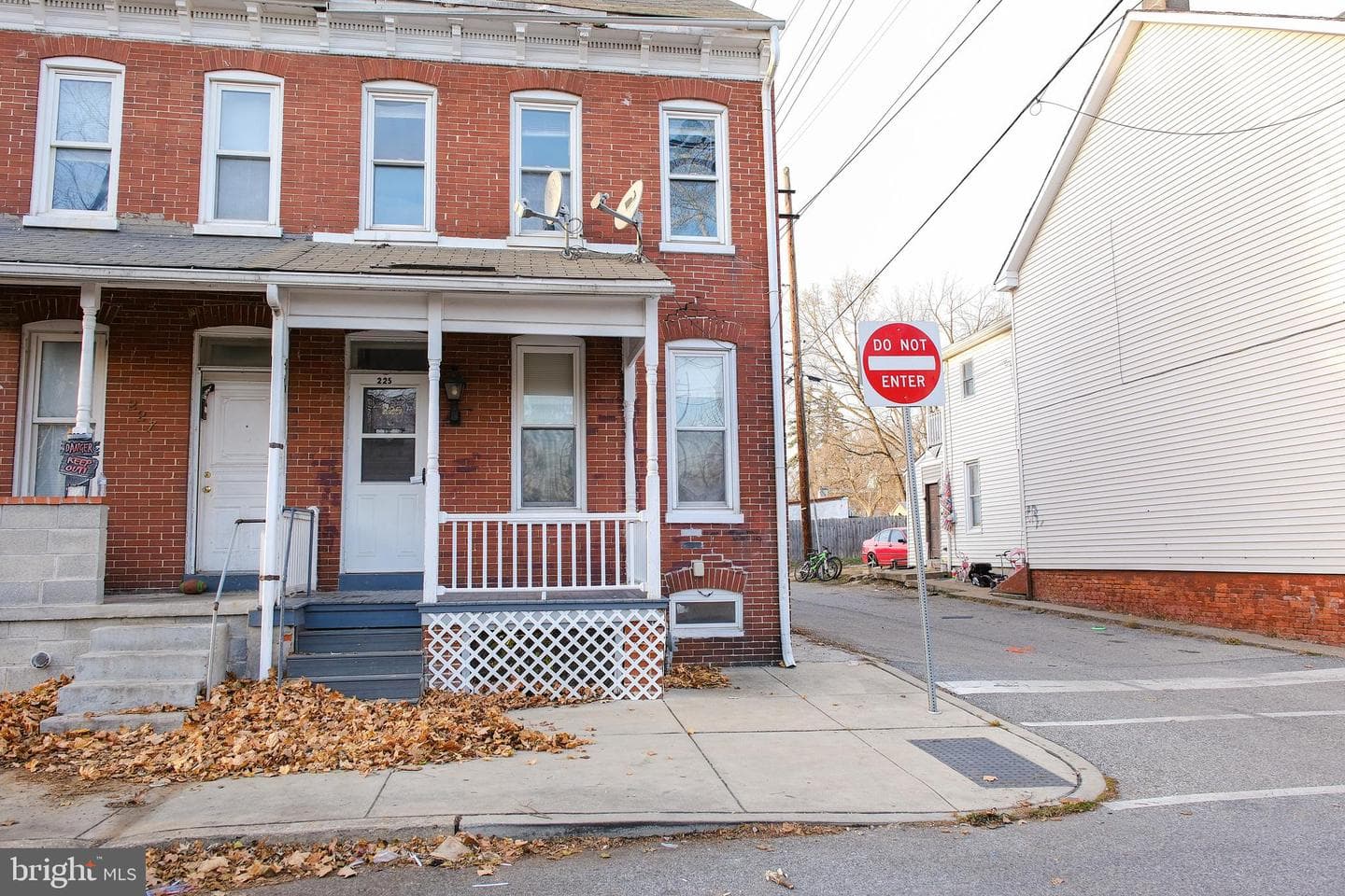 225 W Front Street photo 3