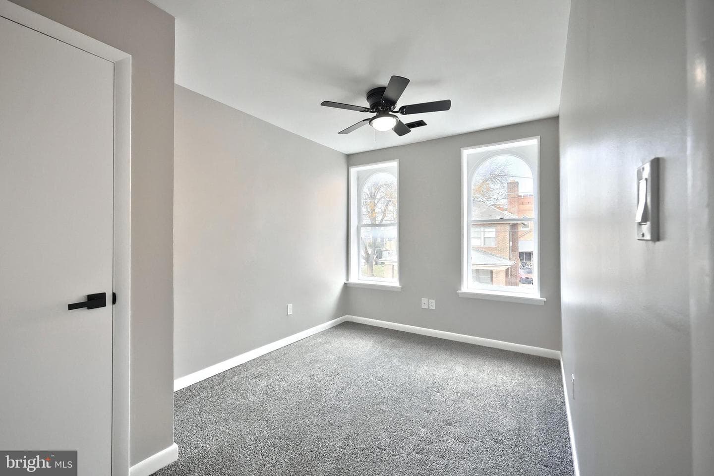 240 E King Street photo 7