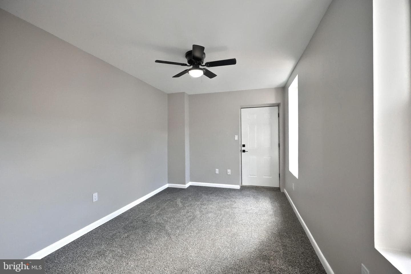240 E King Street photo 8