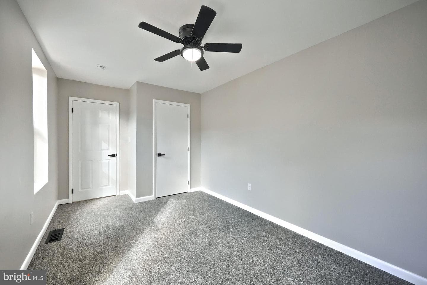 240 E King Street photo 9