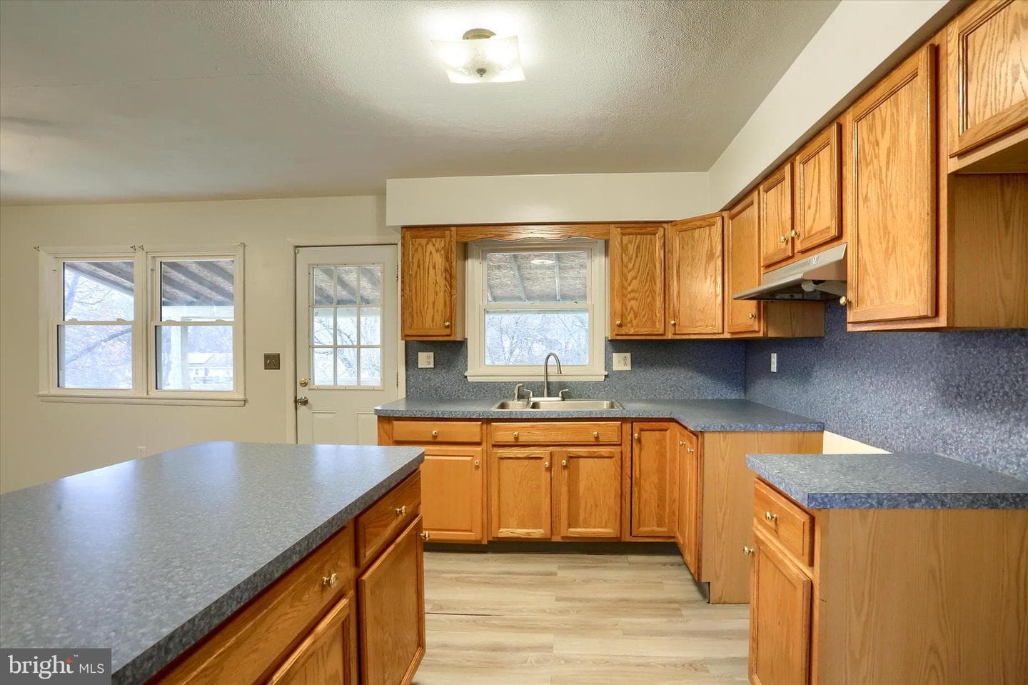 127 Spring Road photo 9