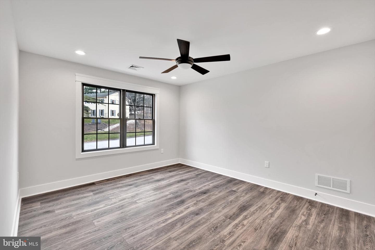 4 Pine Tree Drive photo 27