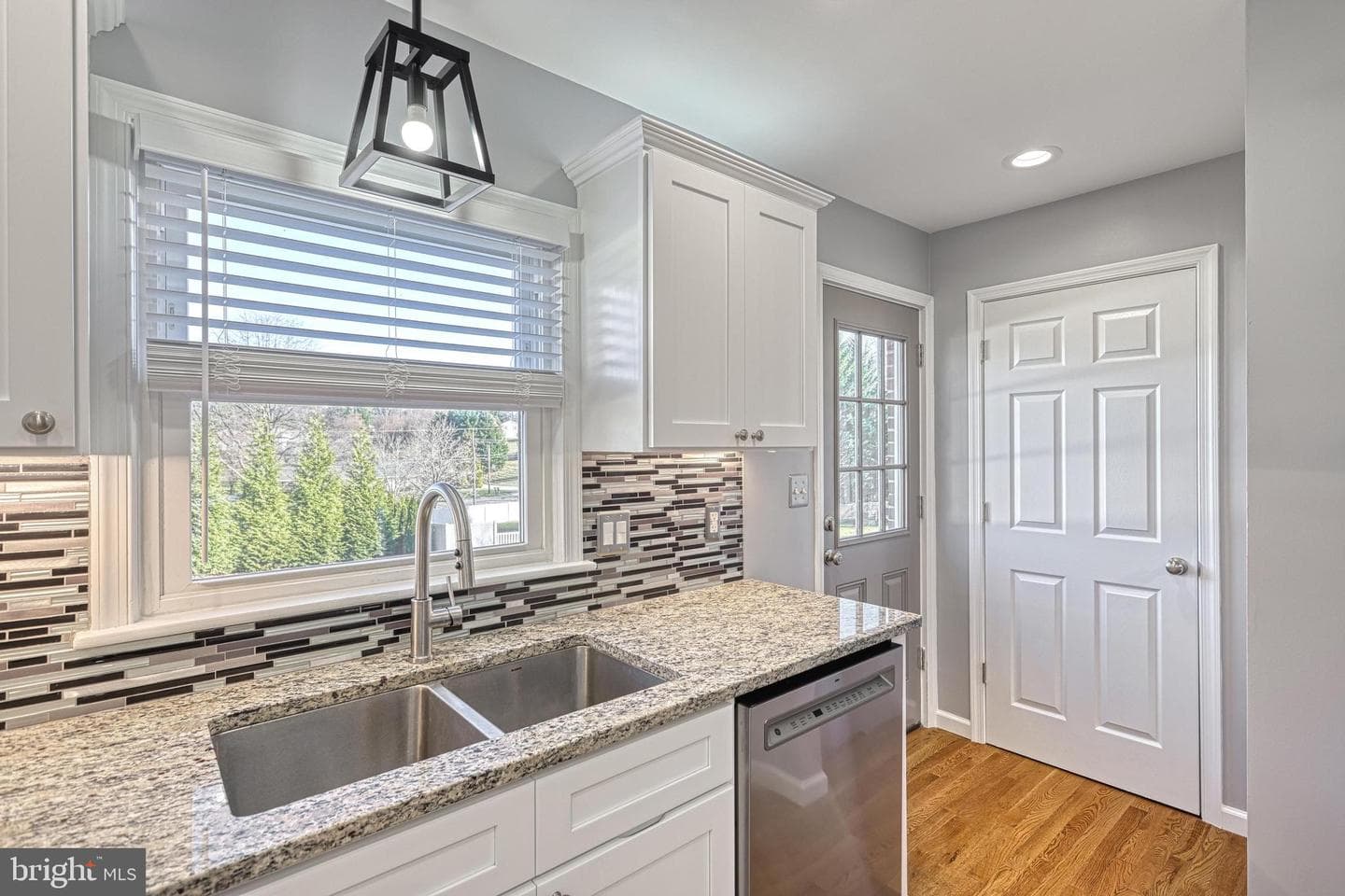 17 Charles Avenue photo 16