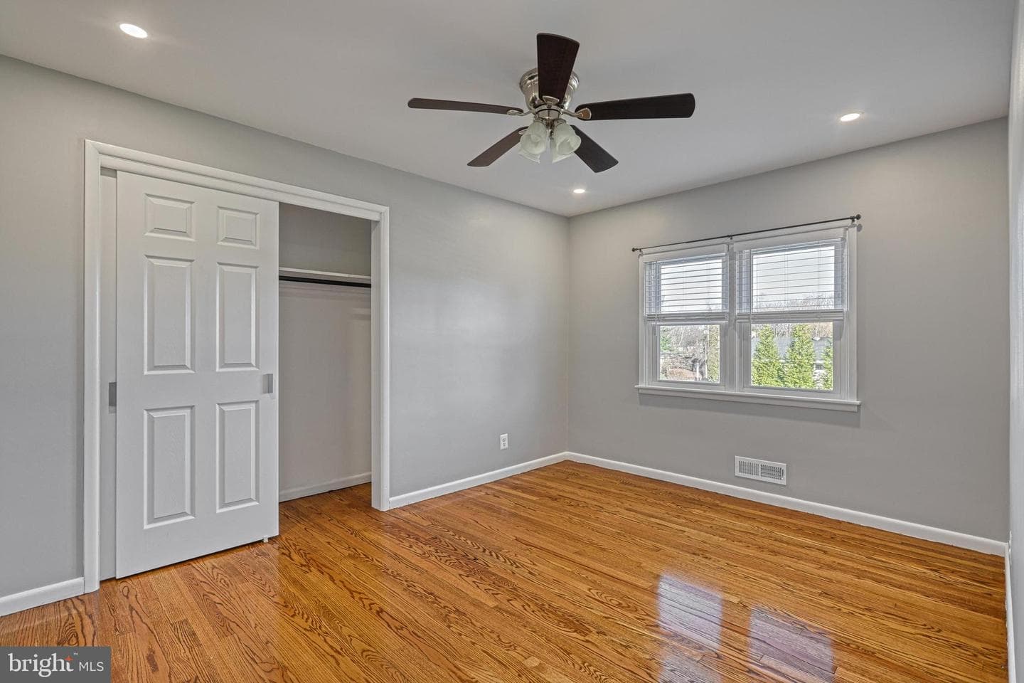 17 Charles Avenue photo 20