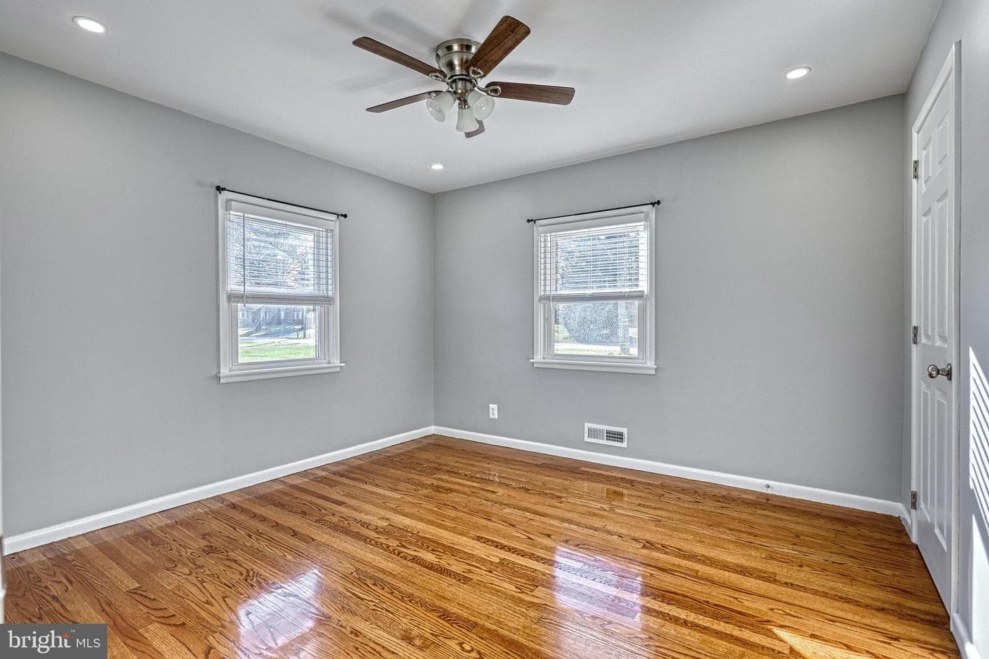 17 Charles Avenue photo 22
