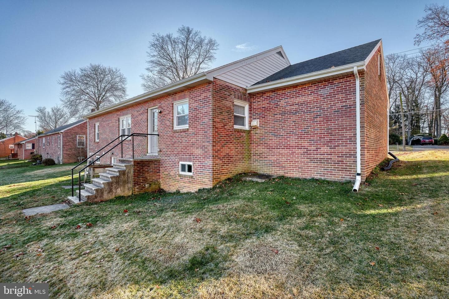 17 Charles Avenue photo 40