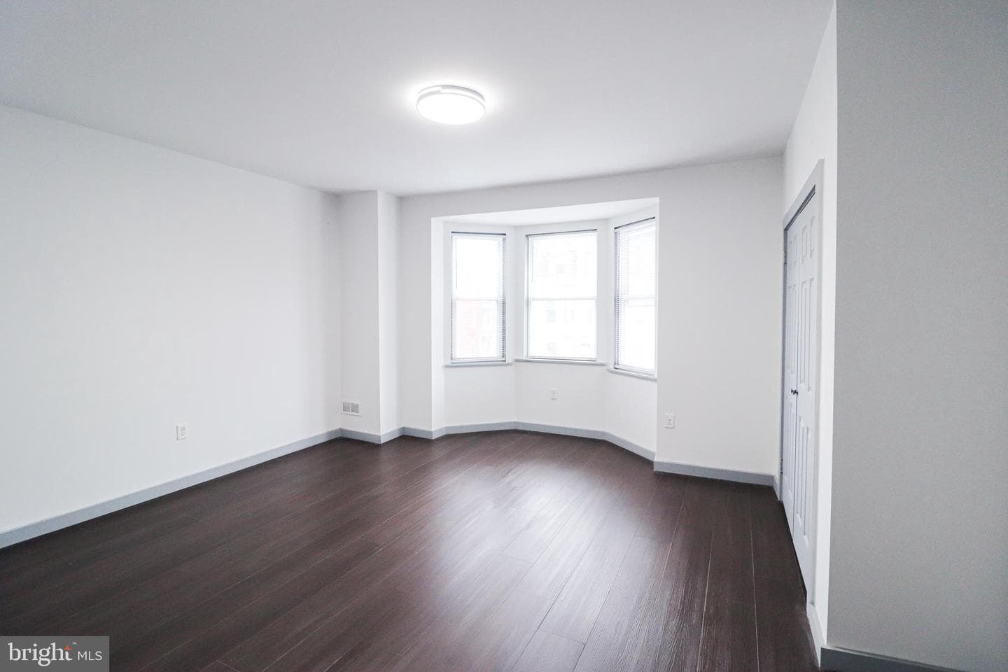 539 W King Street photo 30