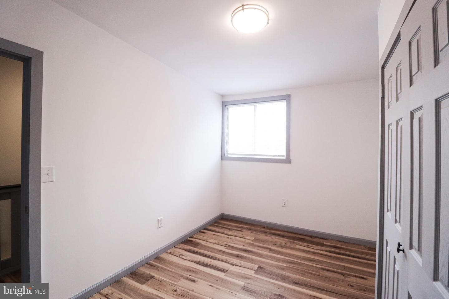 539 W King Street photo 35