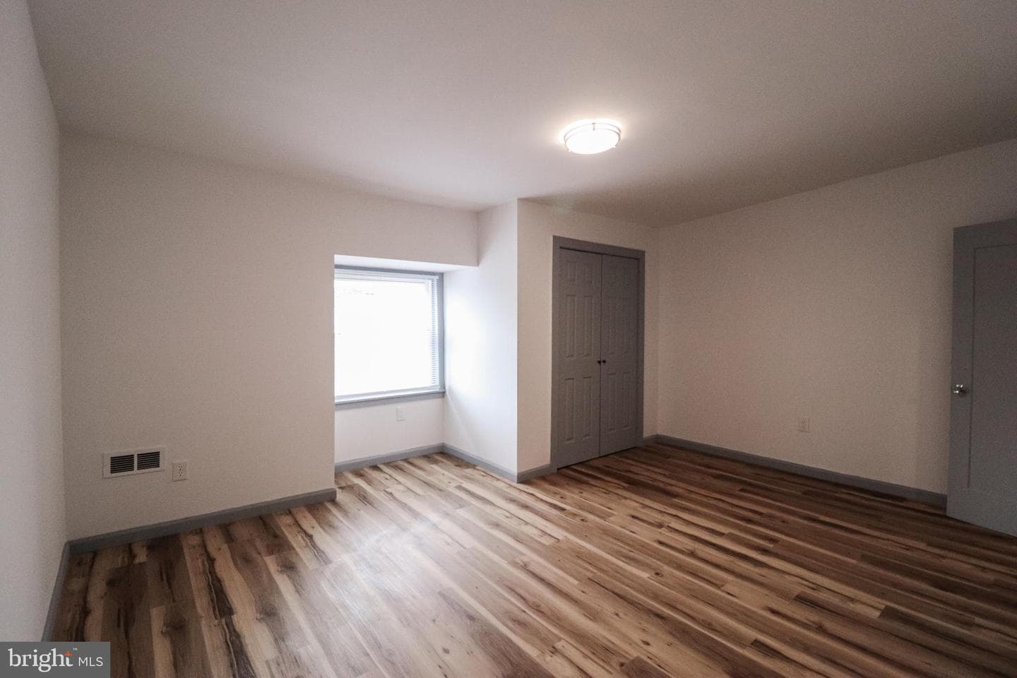 539 W King Street photo 38