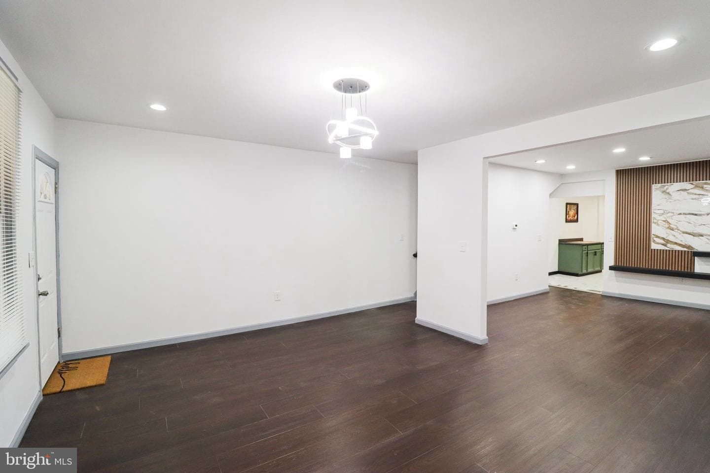 539 W King Street photo 8