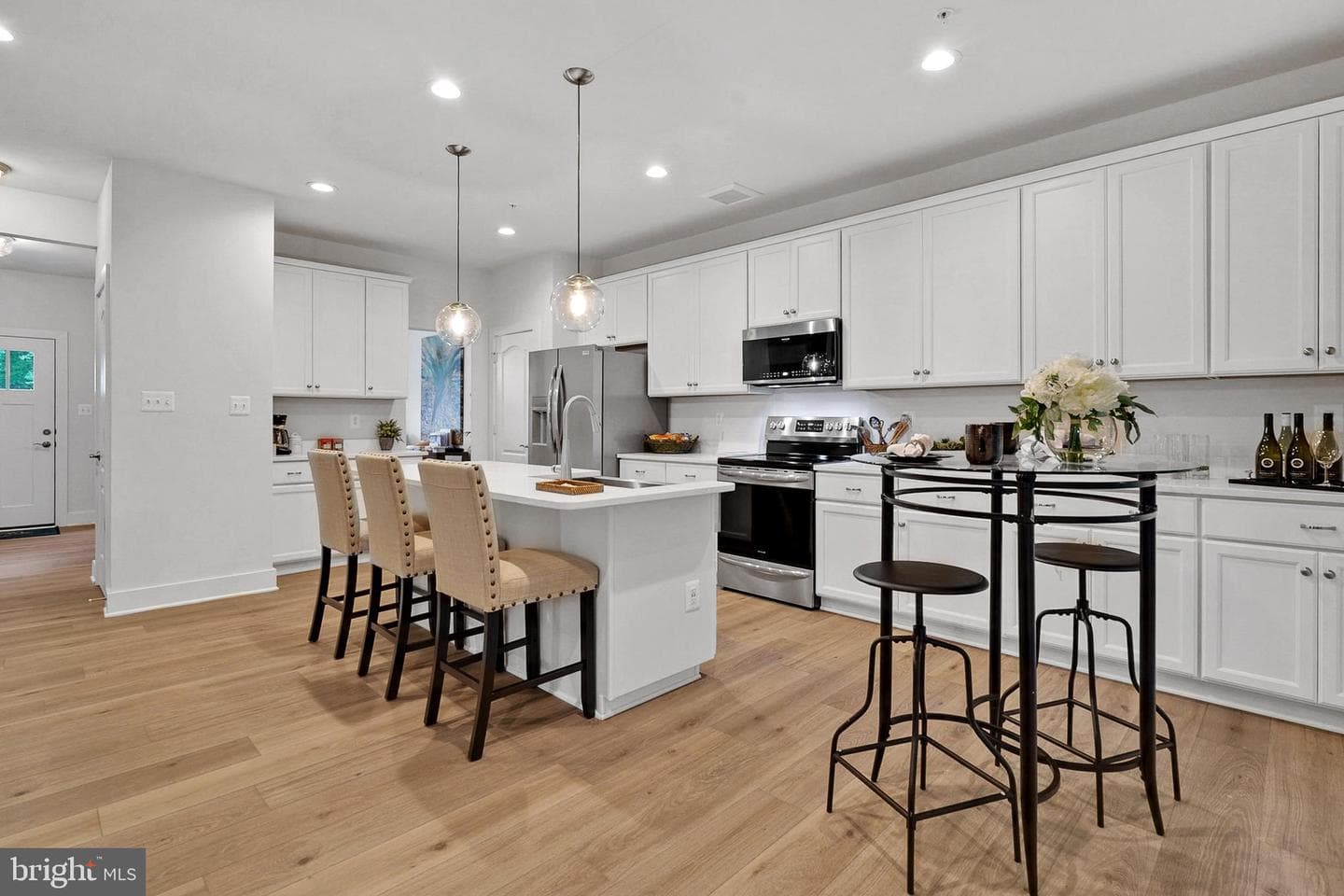 4025 Rolling Meadow Court photo 8