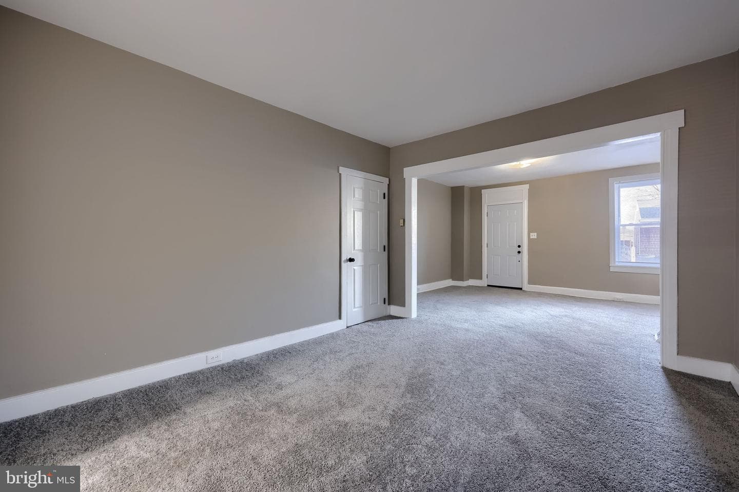 372 E Philadelphia Street photo 11