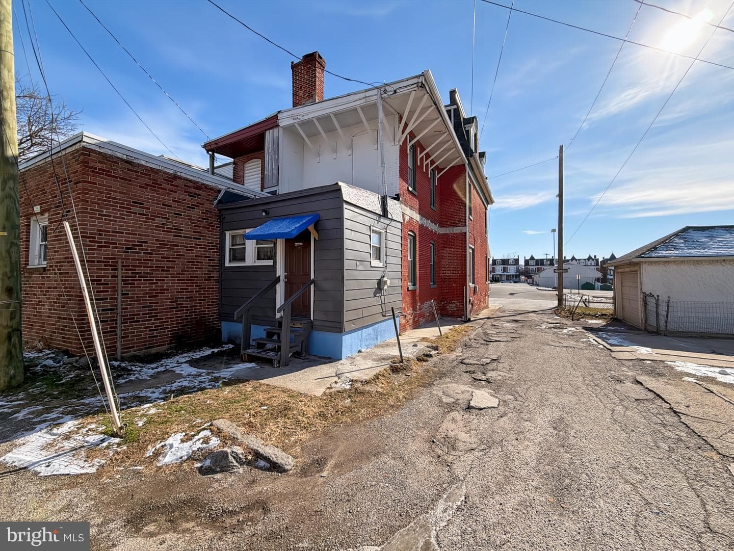 939 W Poplar photo 22