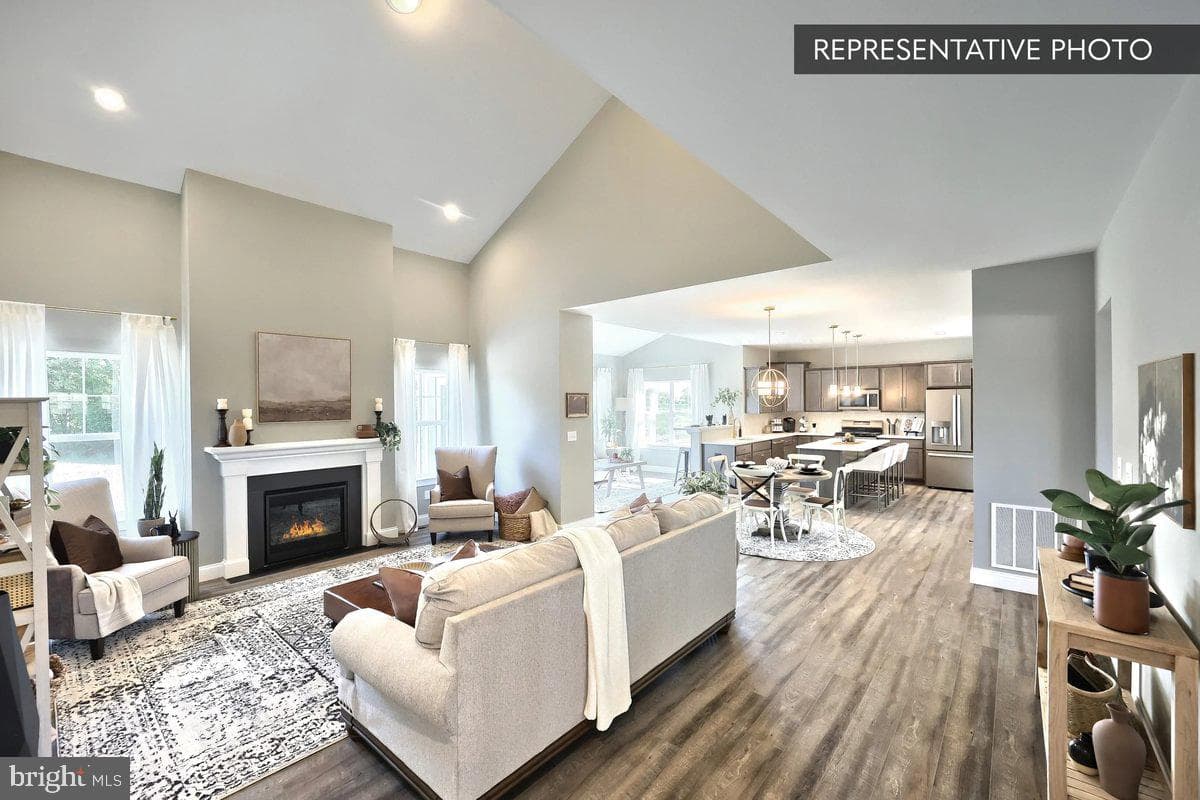 Copper Beech Dr photo 11