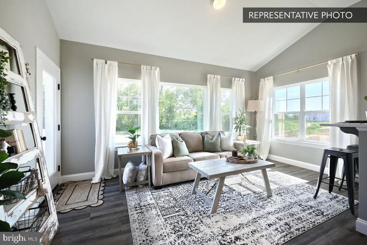 Copper Beech Dr photo 13