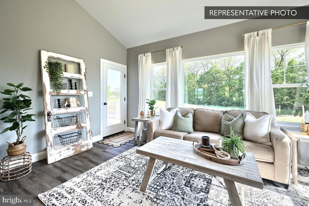Copper Beech Dr photo 14