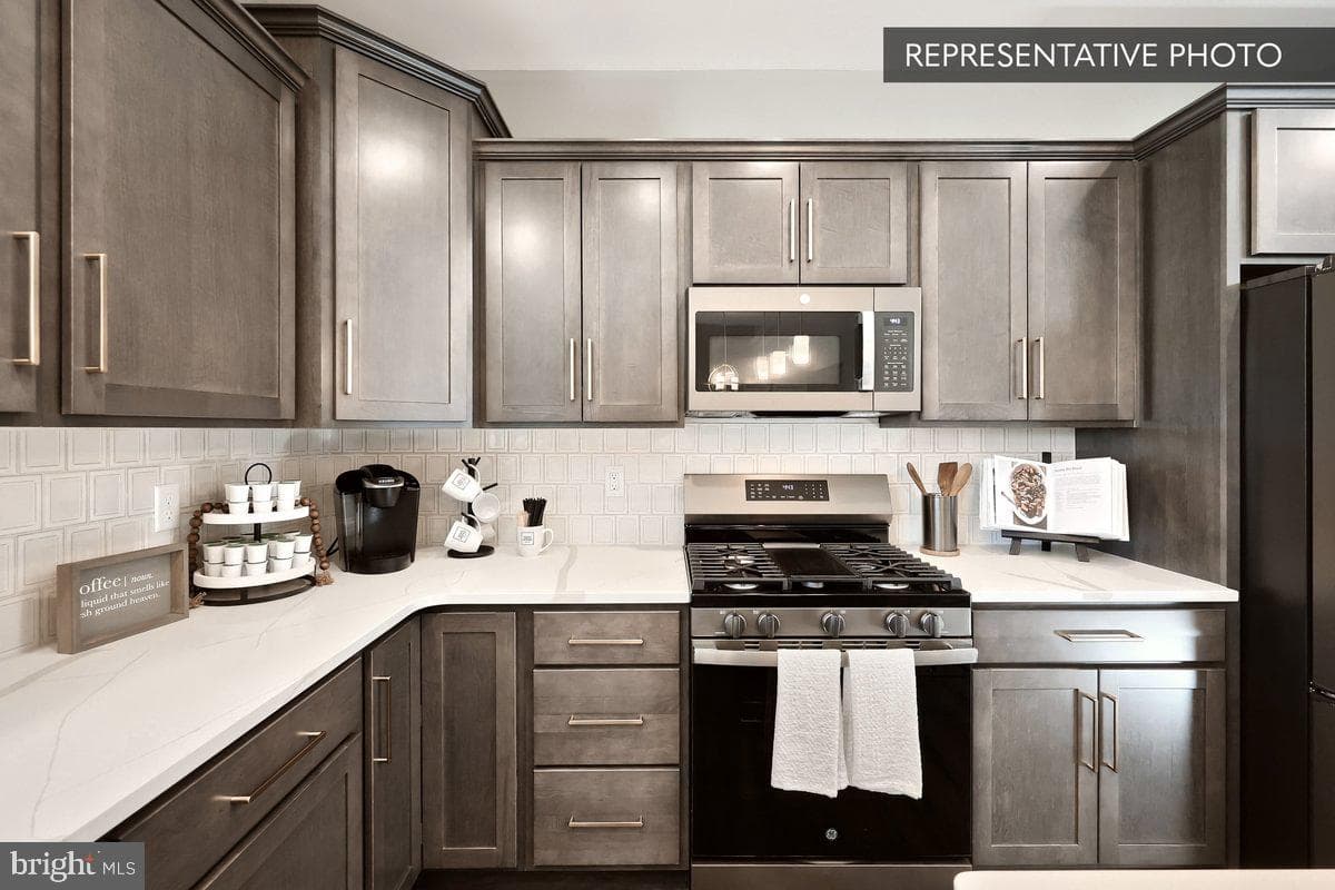Copper Beech Dr photo 7