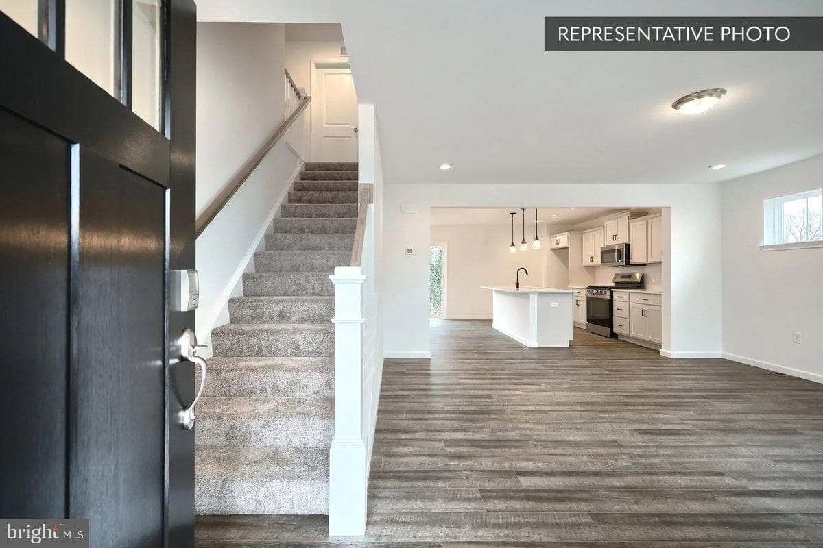 Pin Oak Dr photo 3