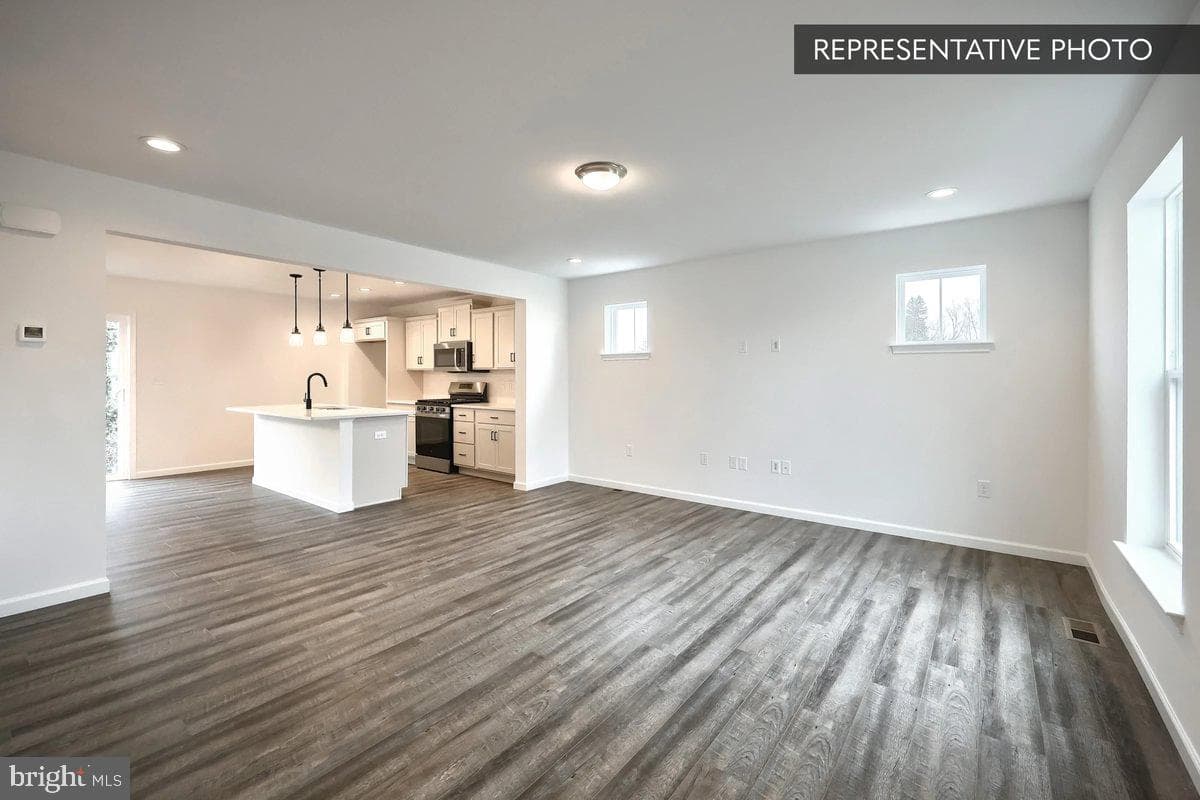 Pin Oak Dr photo 4