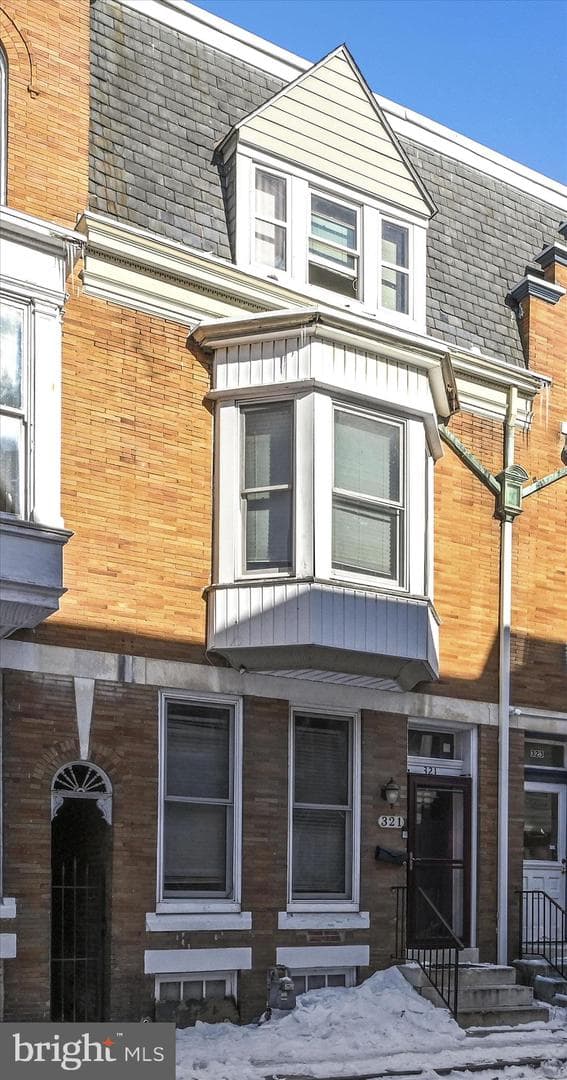 321 E Poplar Street photo 3