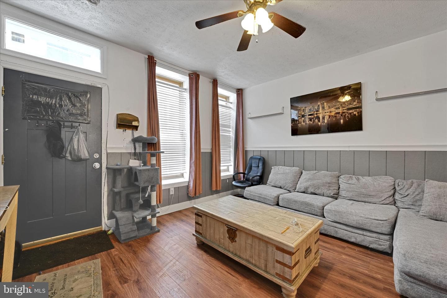 321 E Poplar Street photo 6