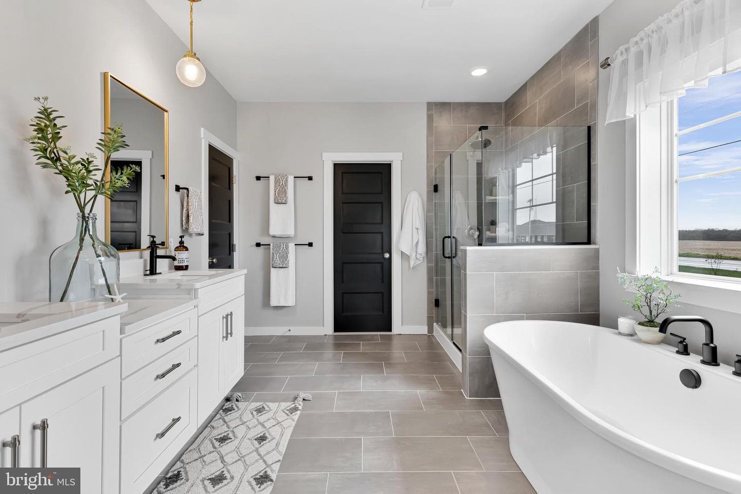 202 Angelica Way photo 3