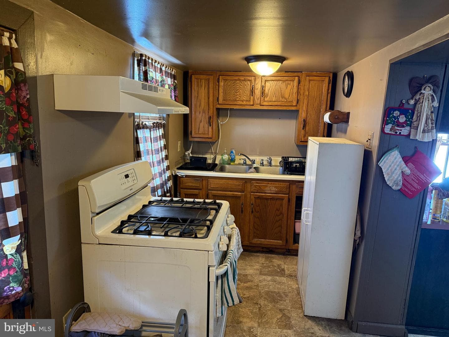 5493 Lehman Road photo 6