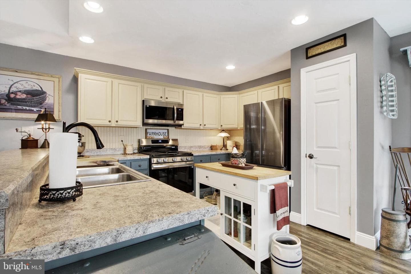 245 Kennedy Court photo 12