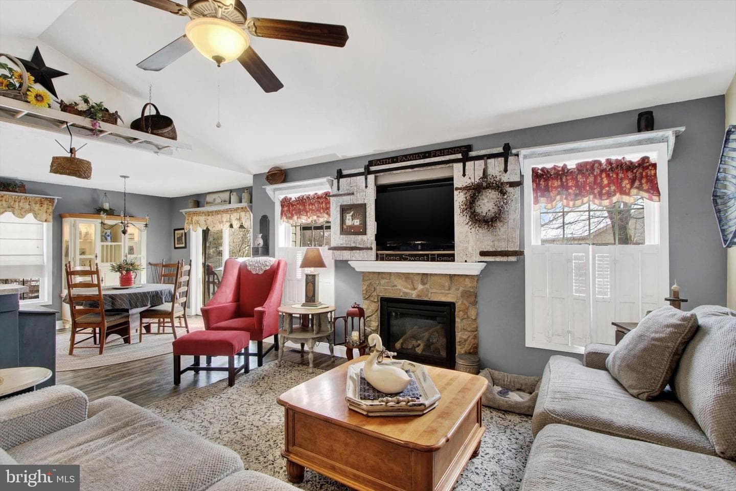 245 Kennedy Court photo 8