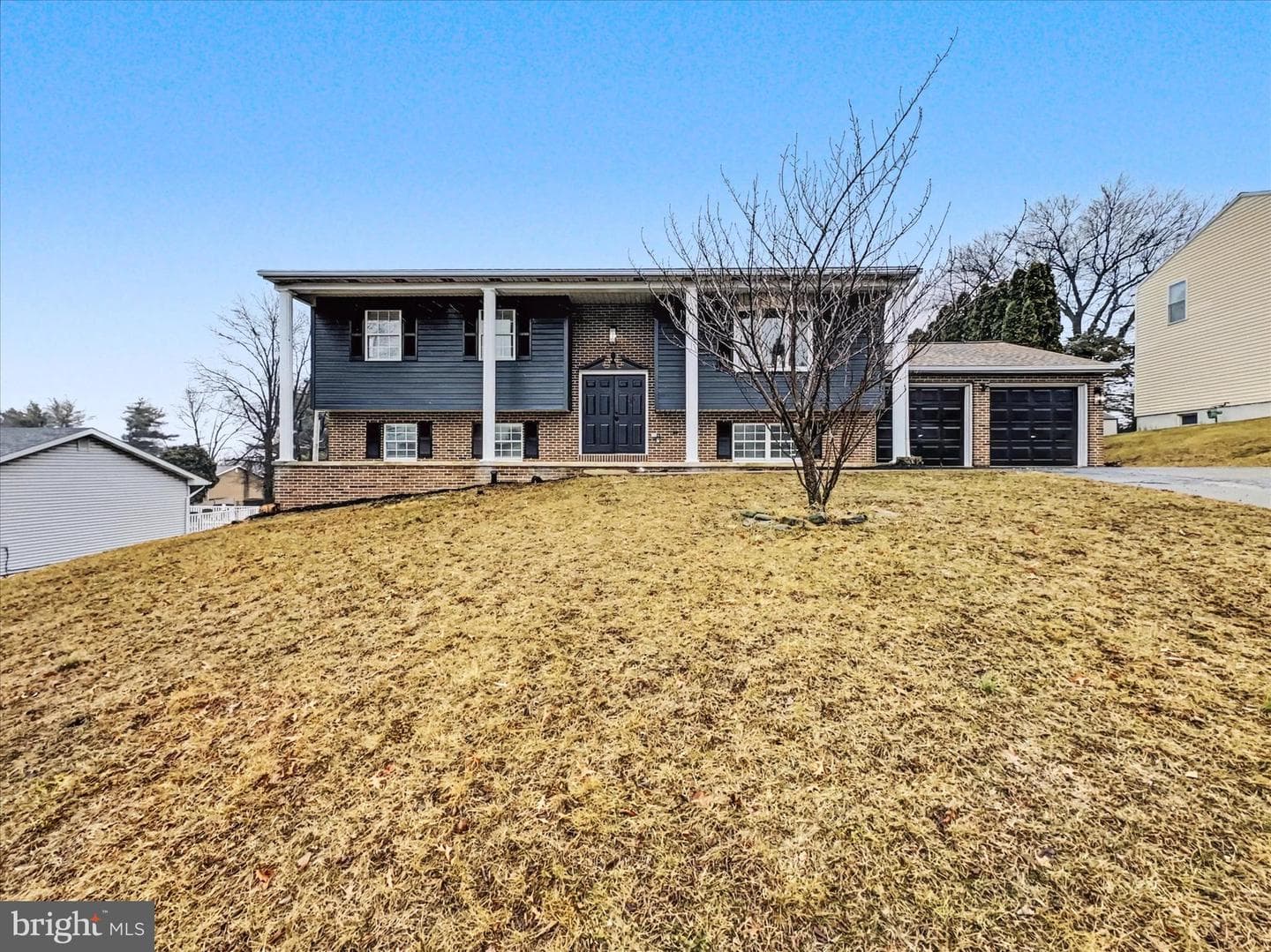 1360 Breezeview Drive