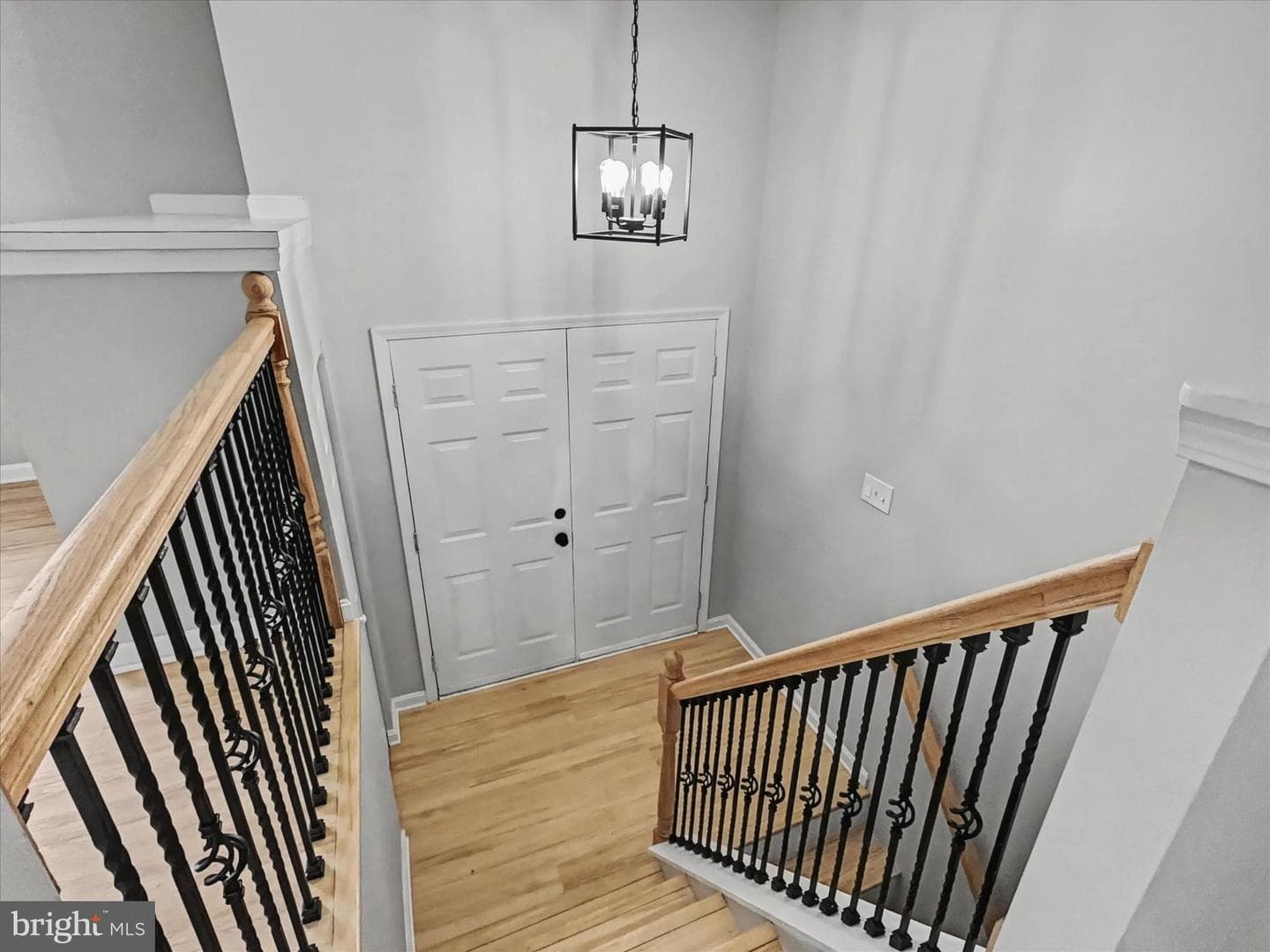 1360 Breezeview Drive photo 3