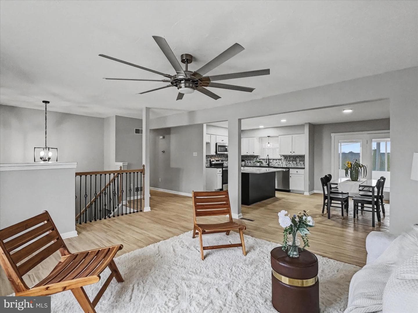1360 Breezeview Drive photo 4