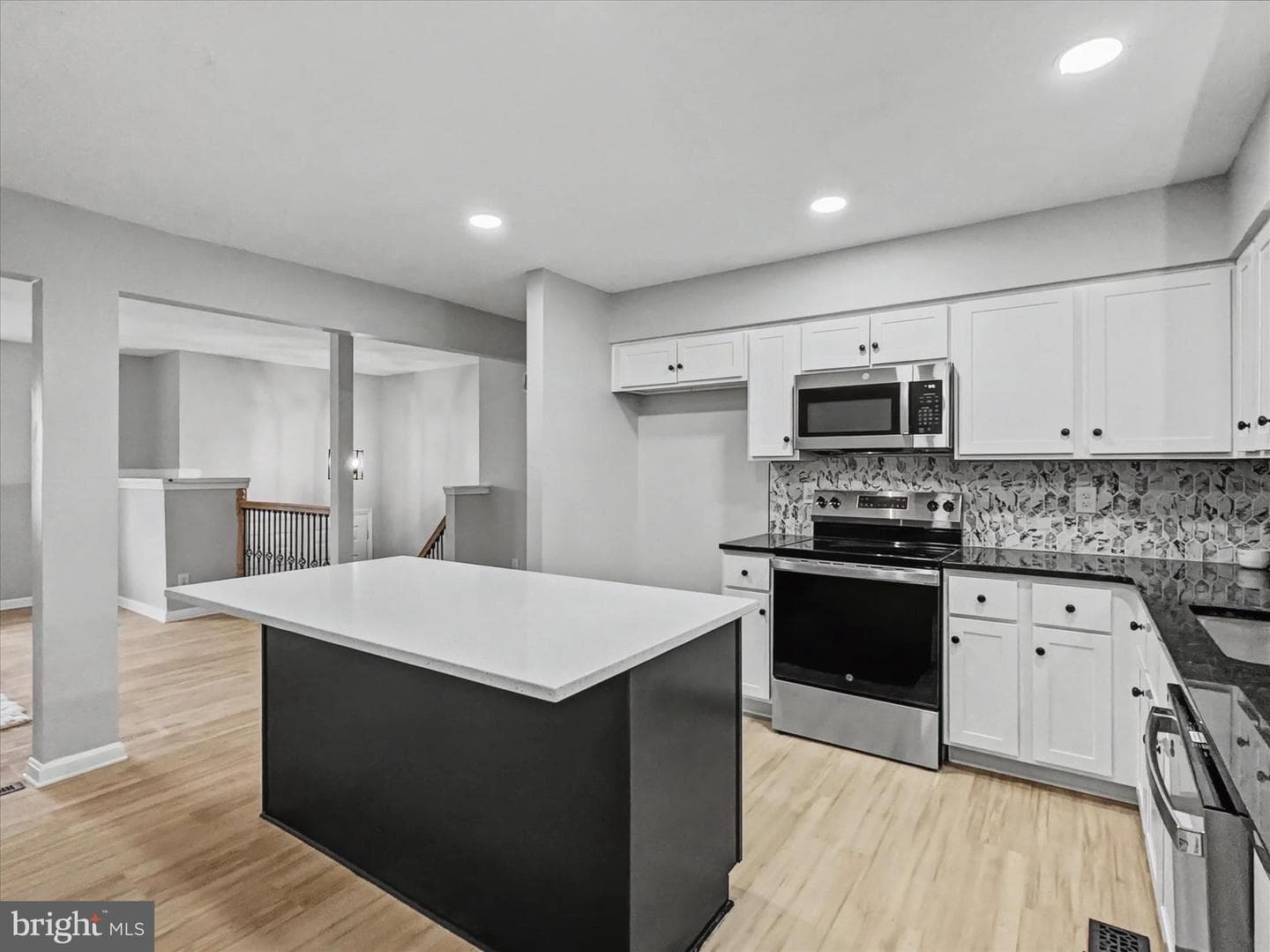 1360 Breezeview Drive photo 7