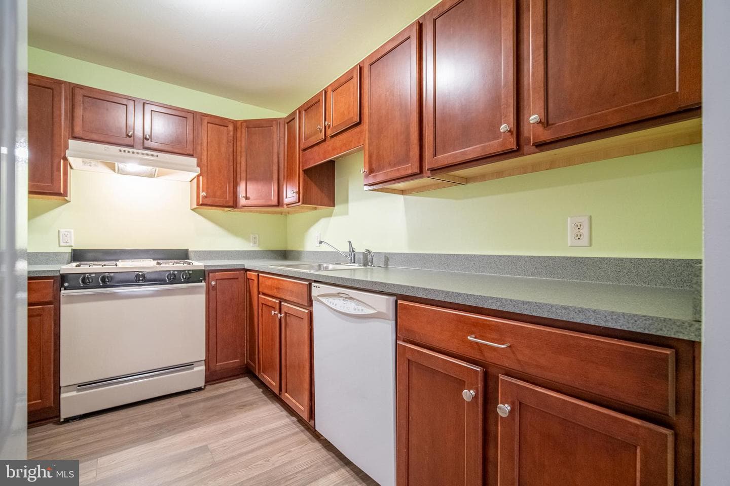 452b Buttonwood Lane photo 9