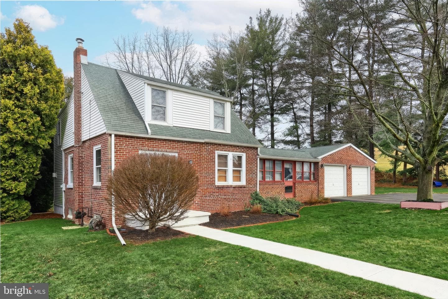141 Evergreen Lane photo 3