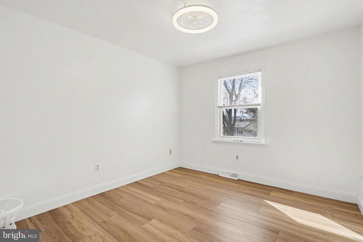 48 Colonial Drive photo 14