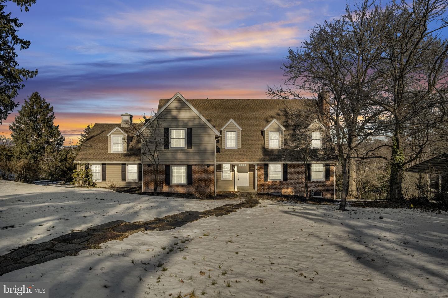 1059 Hillside Drive photo 2