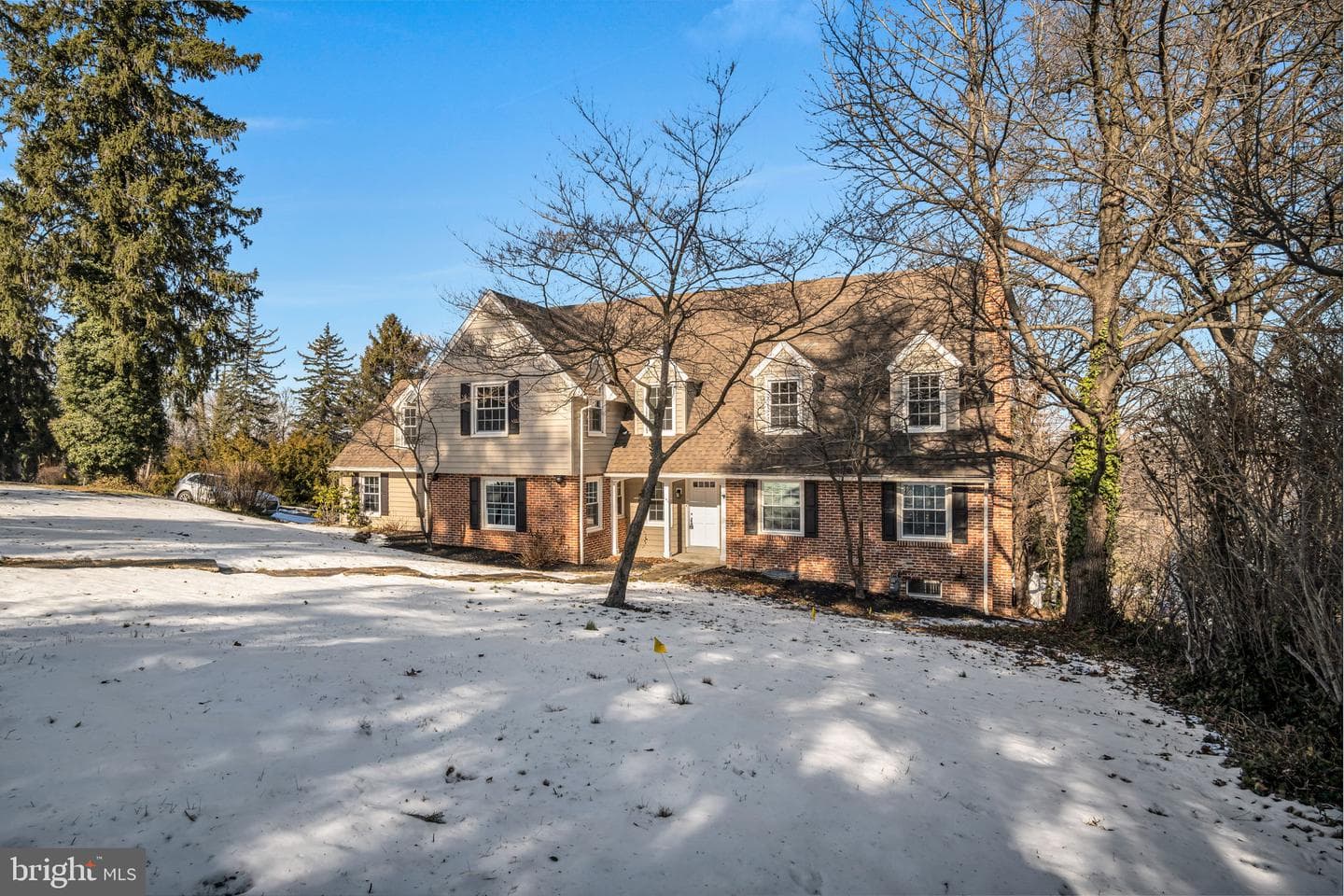 1059 Hillside Drive photo 3