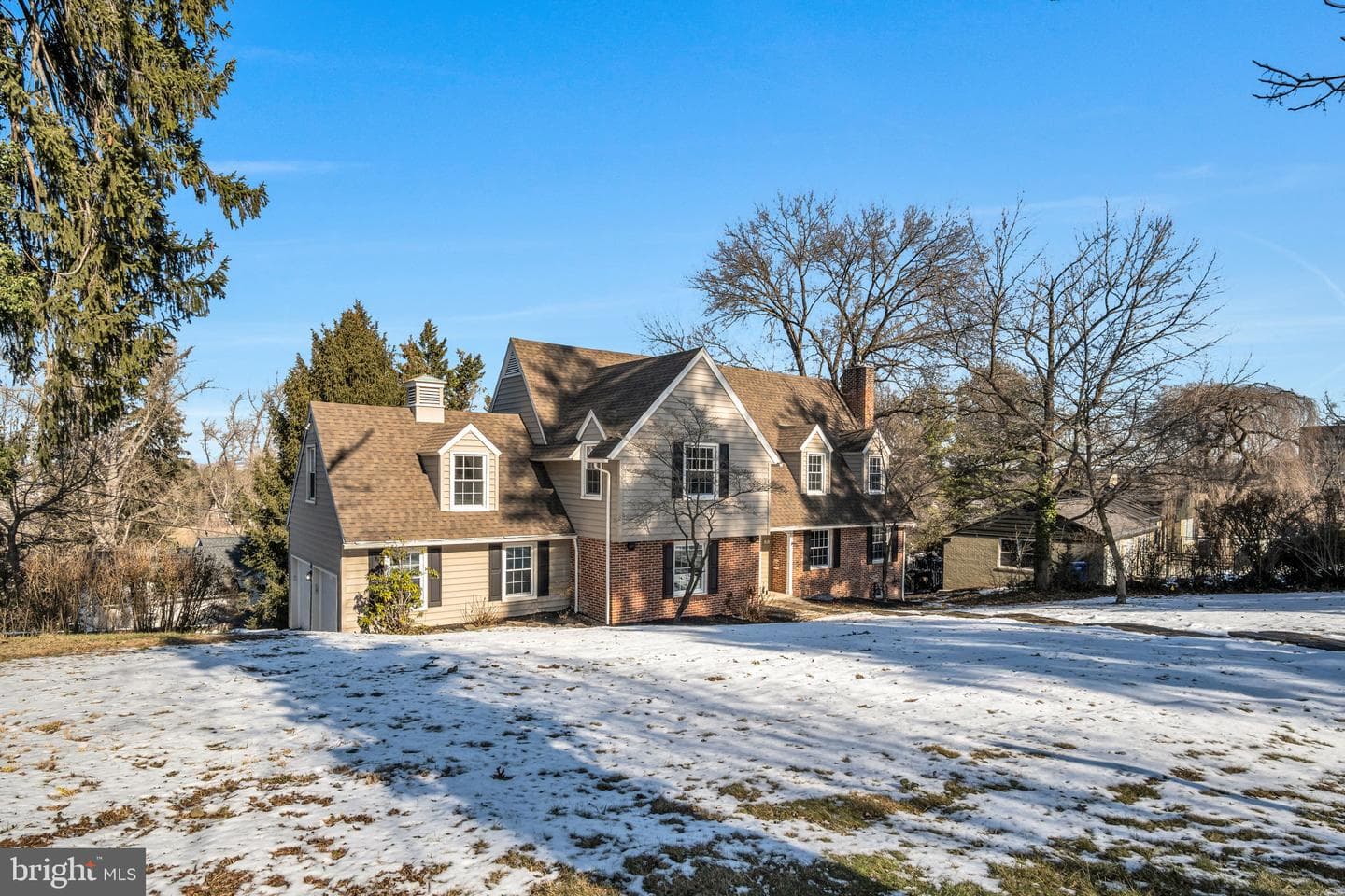 1059 Hillside Drive photo 4