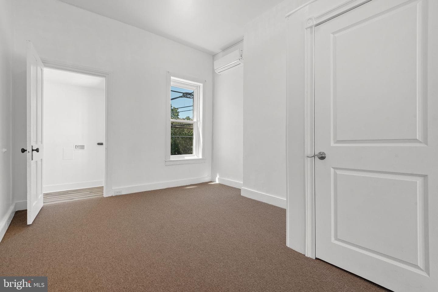 126 N Queen Street photo 21