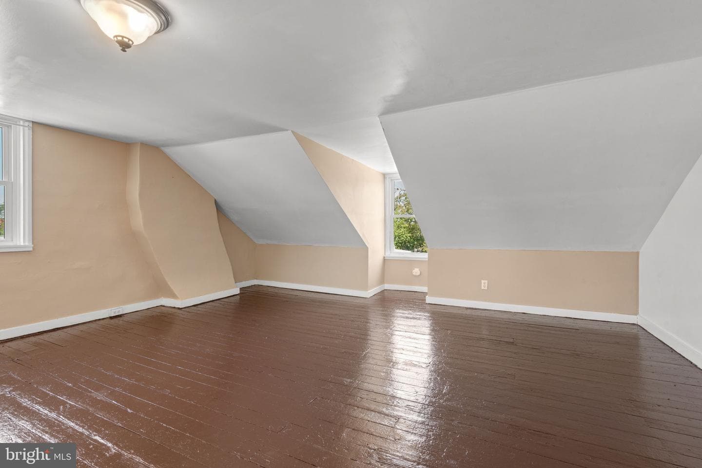 126 N Queen Street photo 23