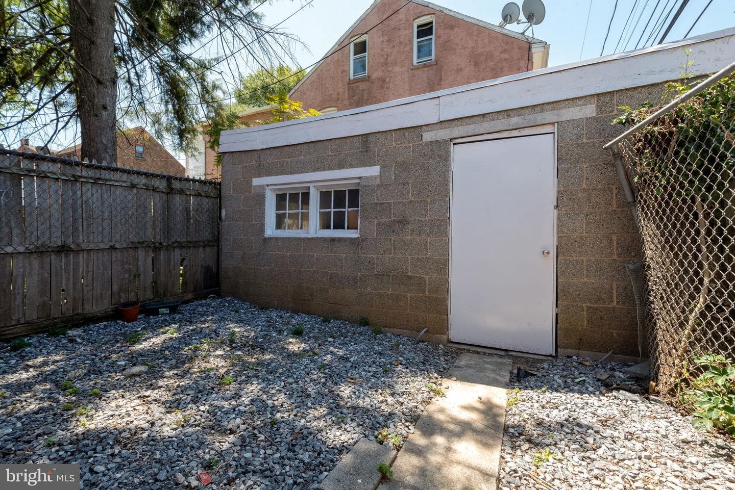126 N Queen Street photo 29