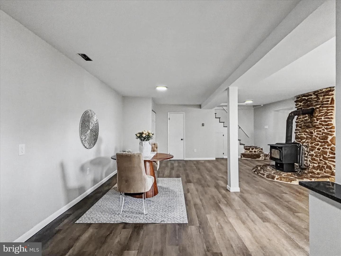 303 York Road photo 10