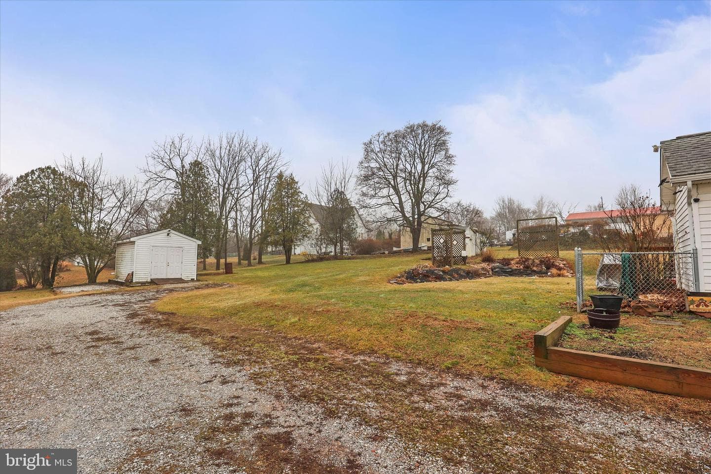 2250 Marion photo 27