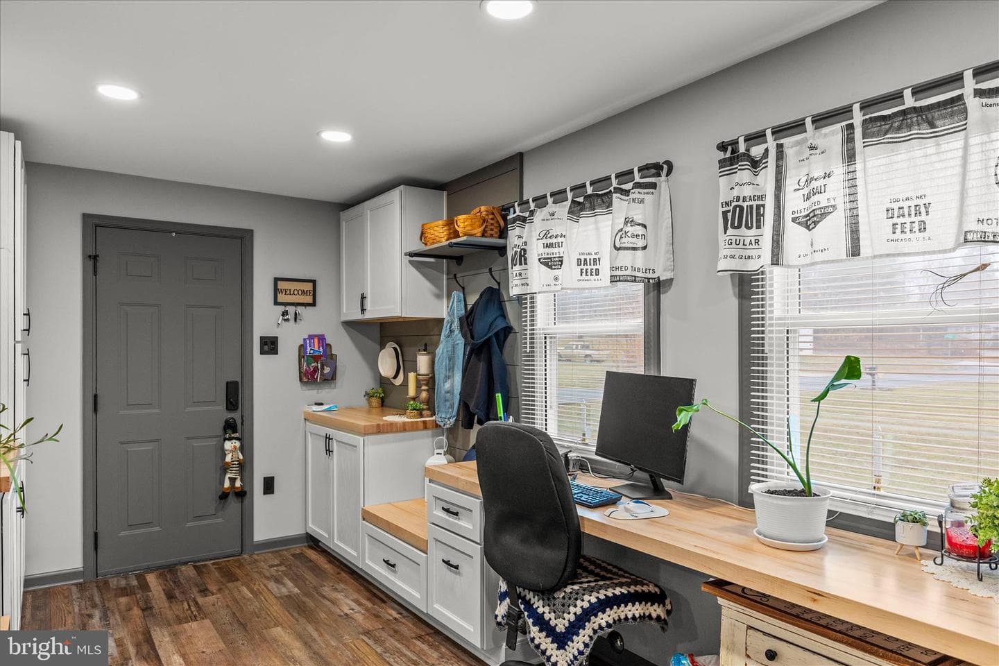 2250 Marion photo 5
