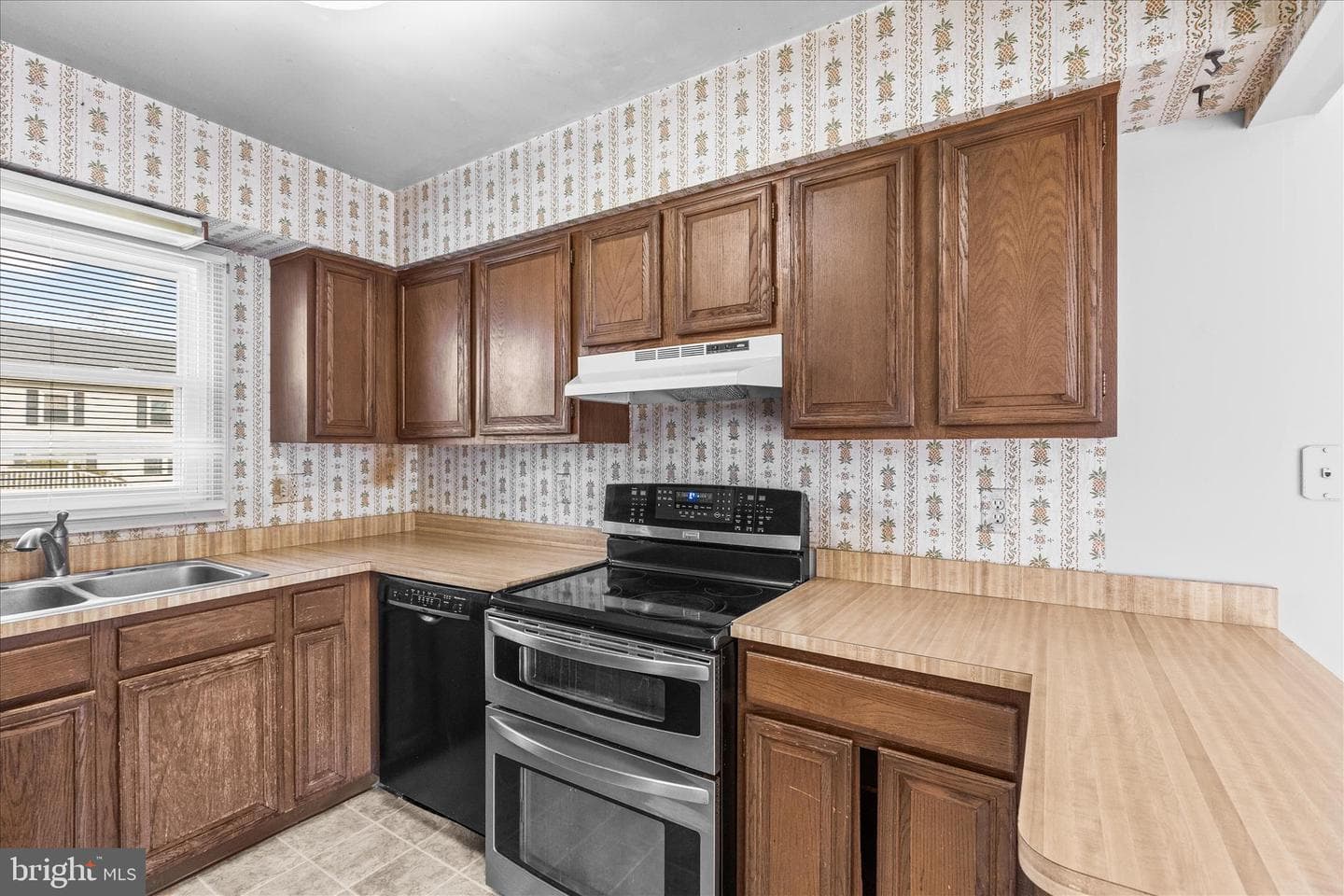 686 Cortland Drive photo 11