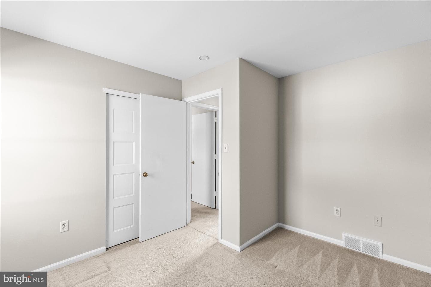 686 Cortland Drive photo 29